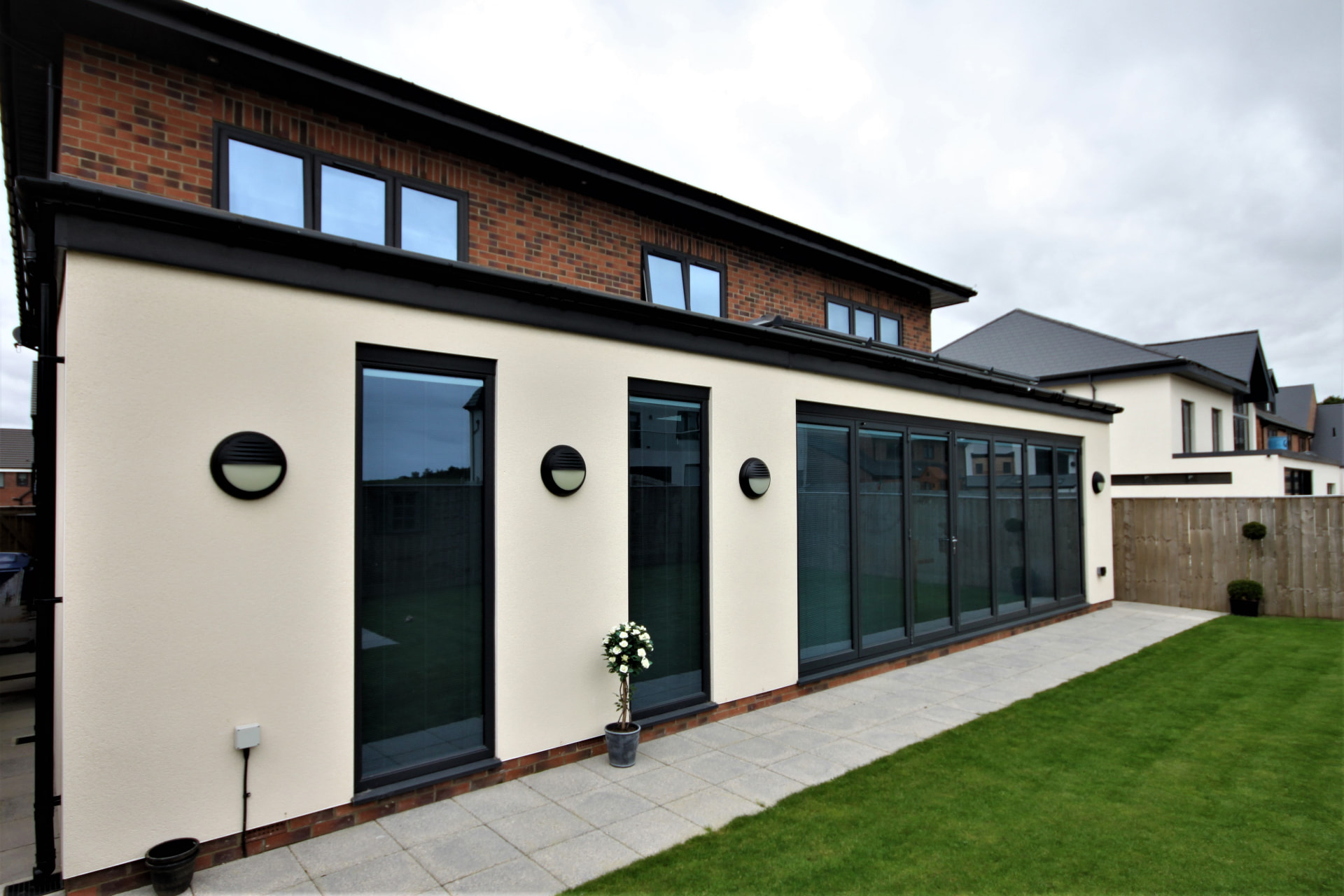 Aluminium glazing on a modern extension supplied by WGS Glazing